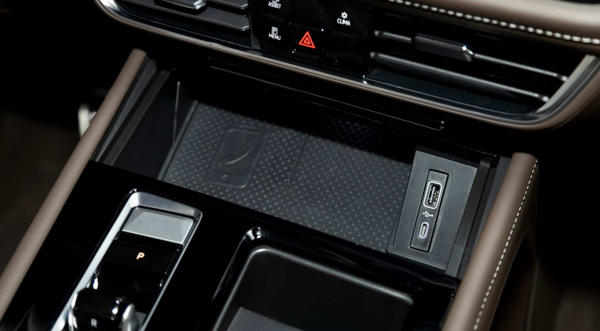 Volkswagen Viloran Luxury
