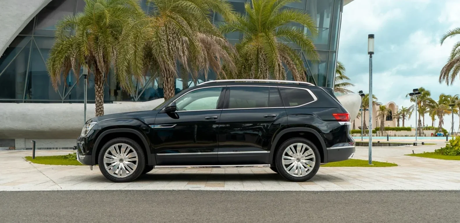 So sánh Volkswagen Teramont President 2024 và Viloran