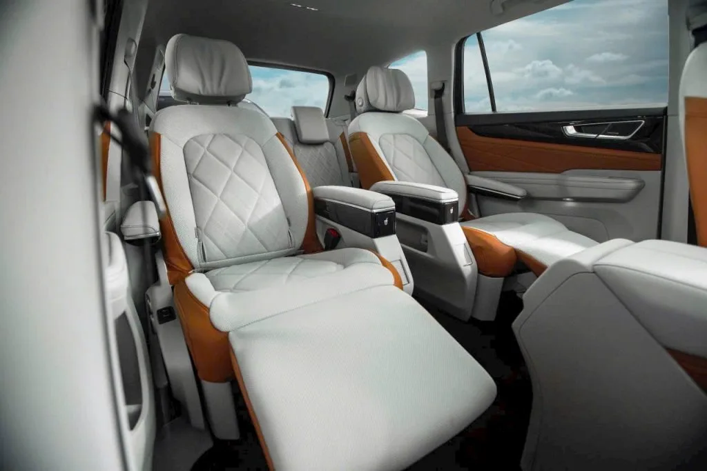 So sánh Ford Explorer và Volkswagen Teramont