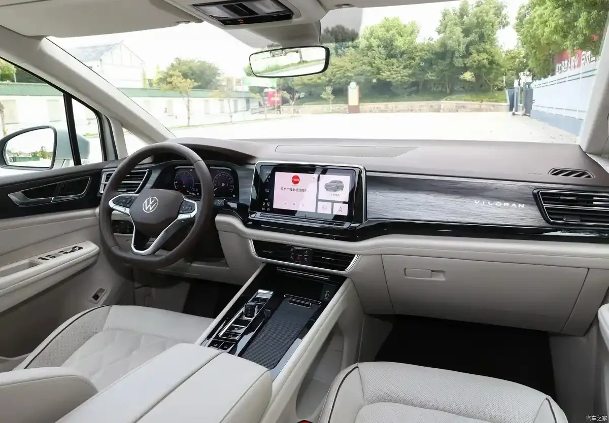 So sánh Volkswagen Teramont President 2024 và Viloran