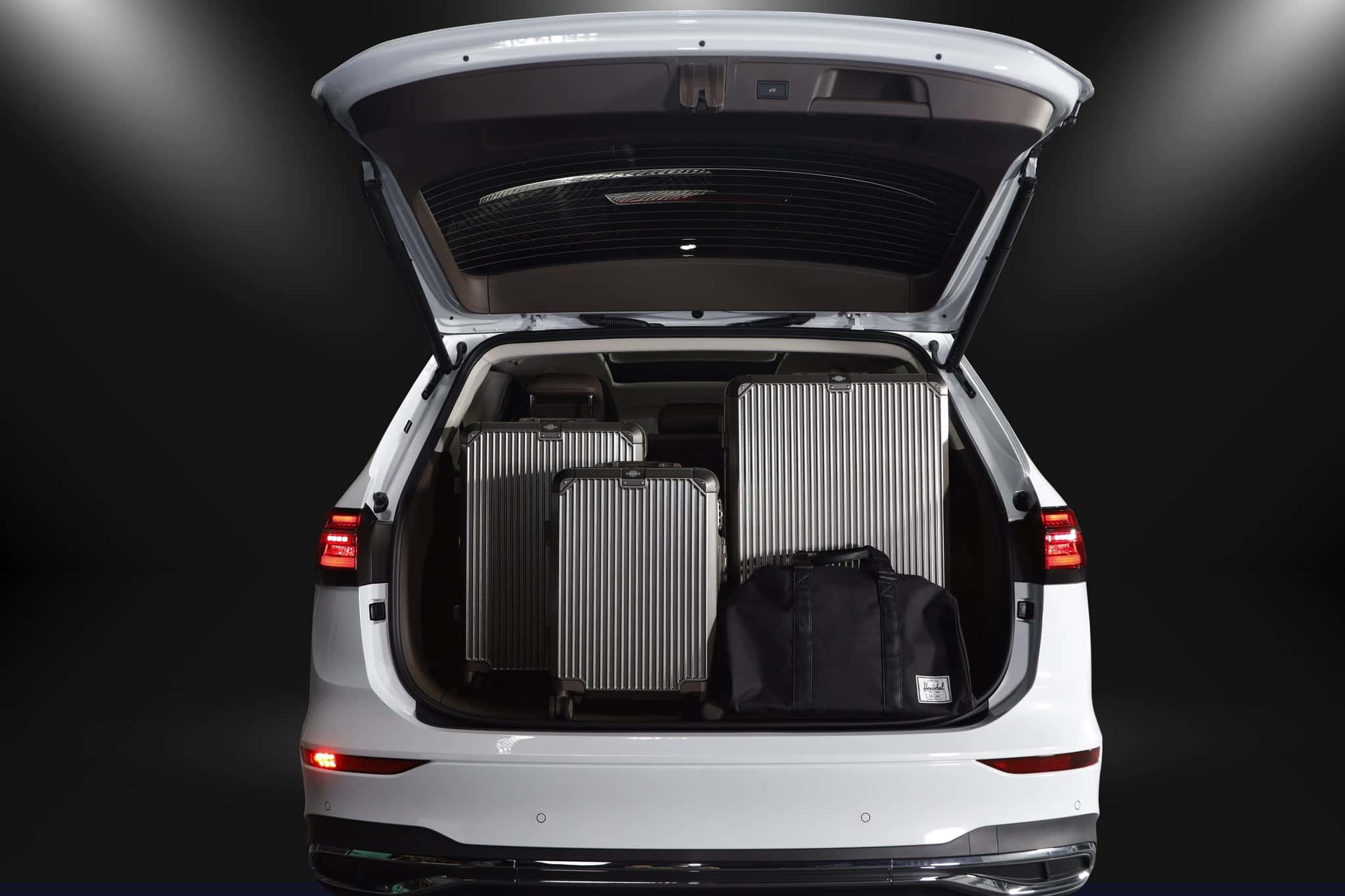 So sánh Volkswagen Teramont President 2024 và Viloran