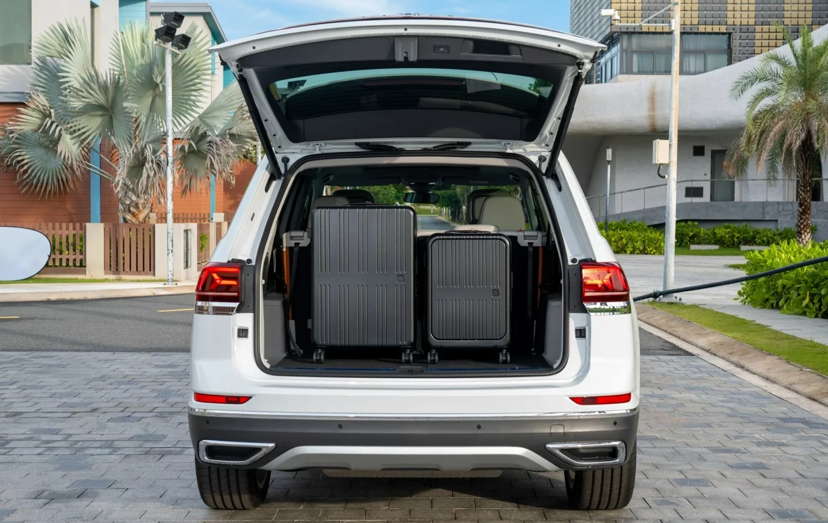 So sánh Volkswagen Teramont President 2024 và Viloran