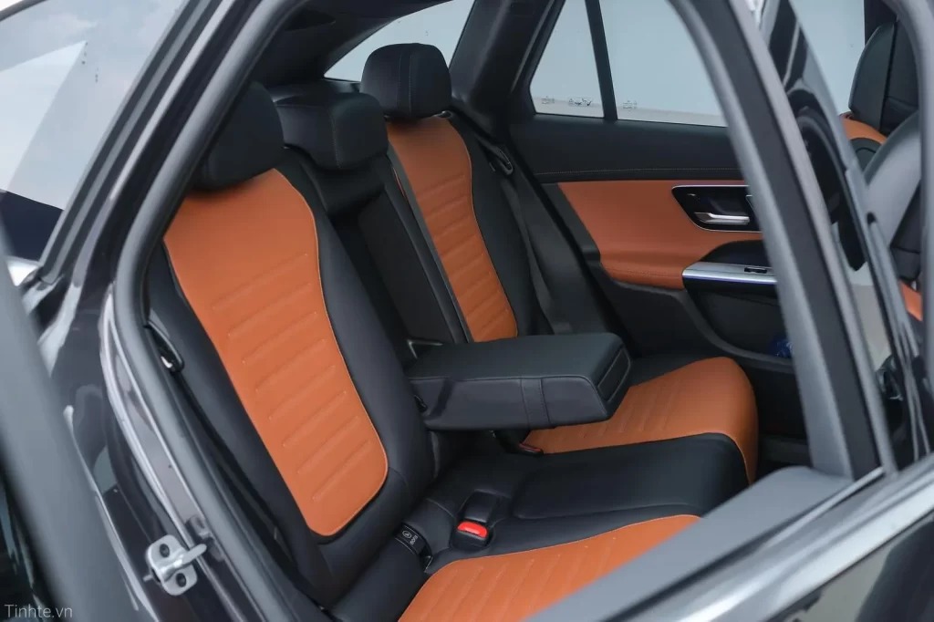 So sánh Volkswagen Touareg và Mercedes-Benz GLC 300