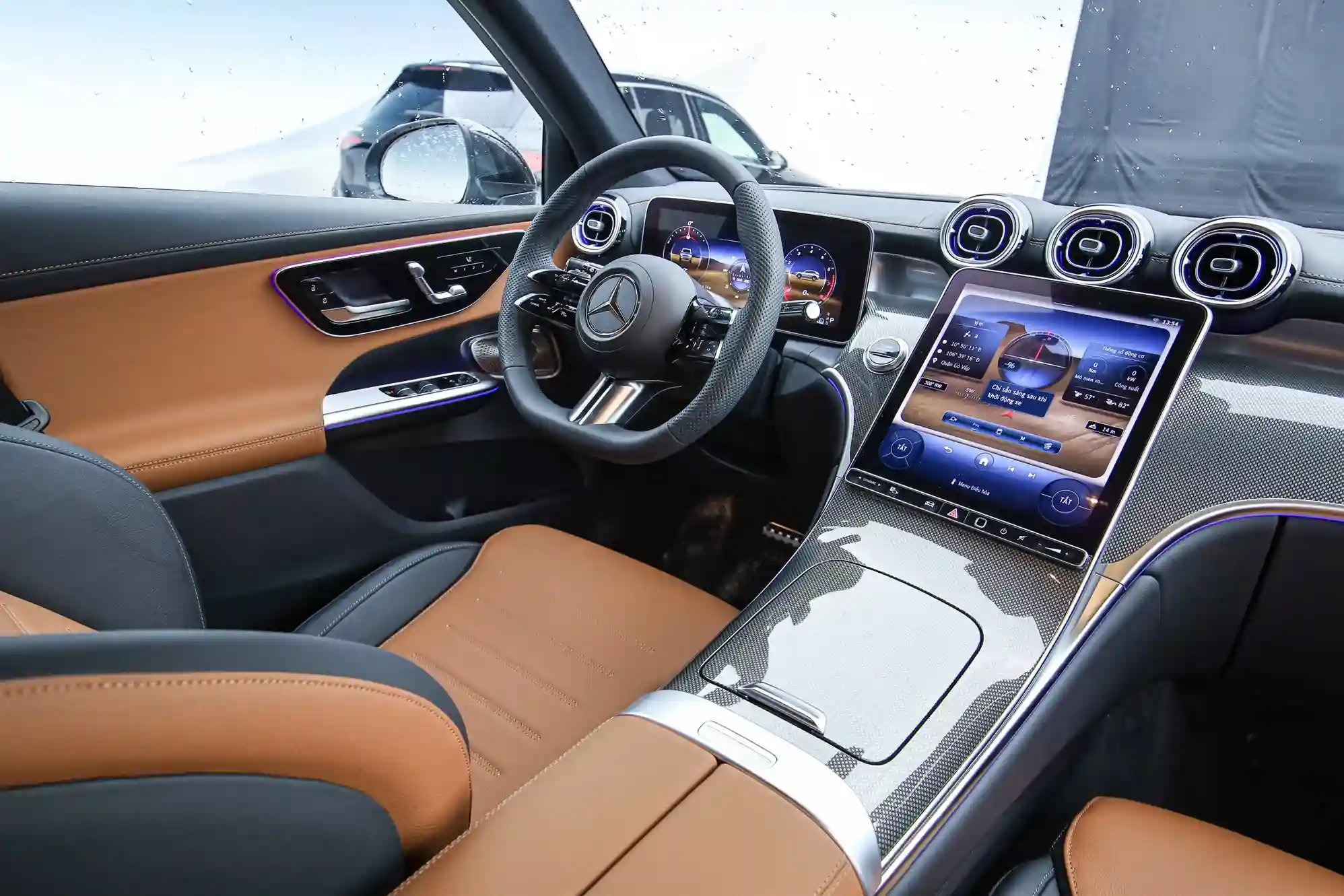 So sánh Volkswagen Touareg và Mercedes-Benz GLC 300