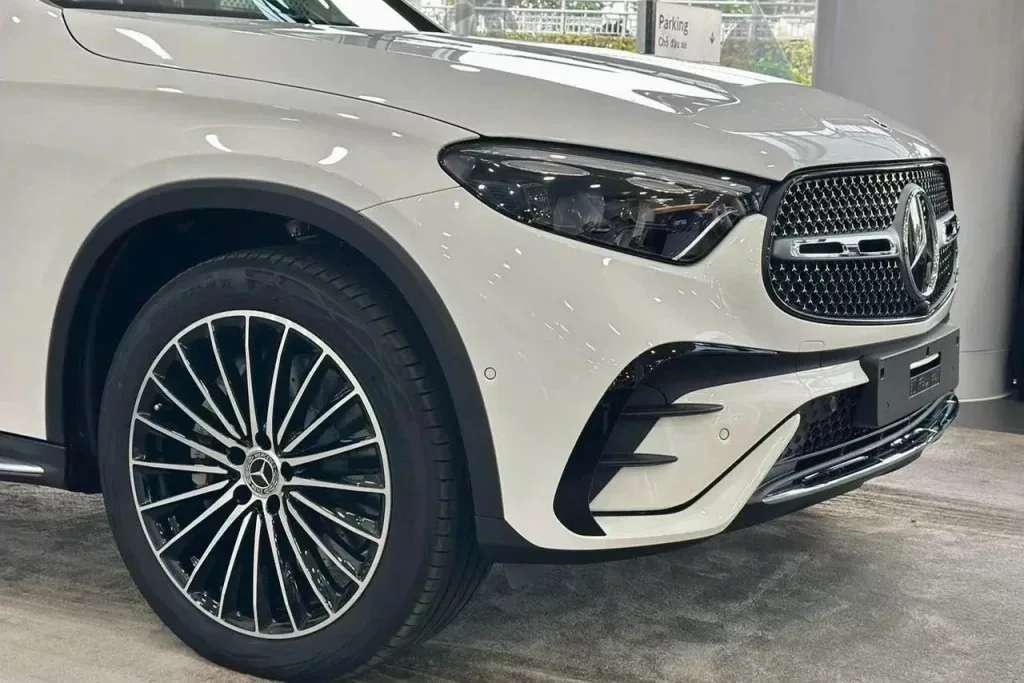 So sánh Volkswagen Touareg và Mercedes-Benz GLC 300