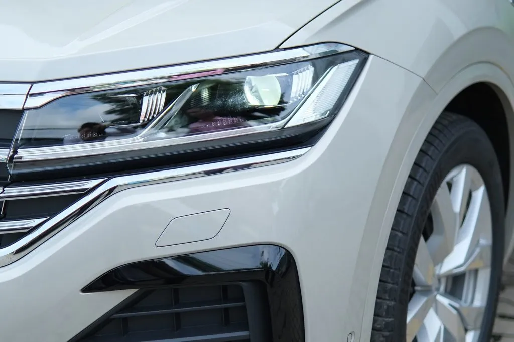 So sánh Volkswagen Touareg và Mercedes-Benz GLC 300