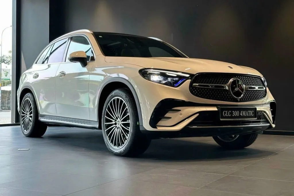 So sánh Volkswagen Touareg và Mercedes-Benz GLC 300