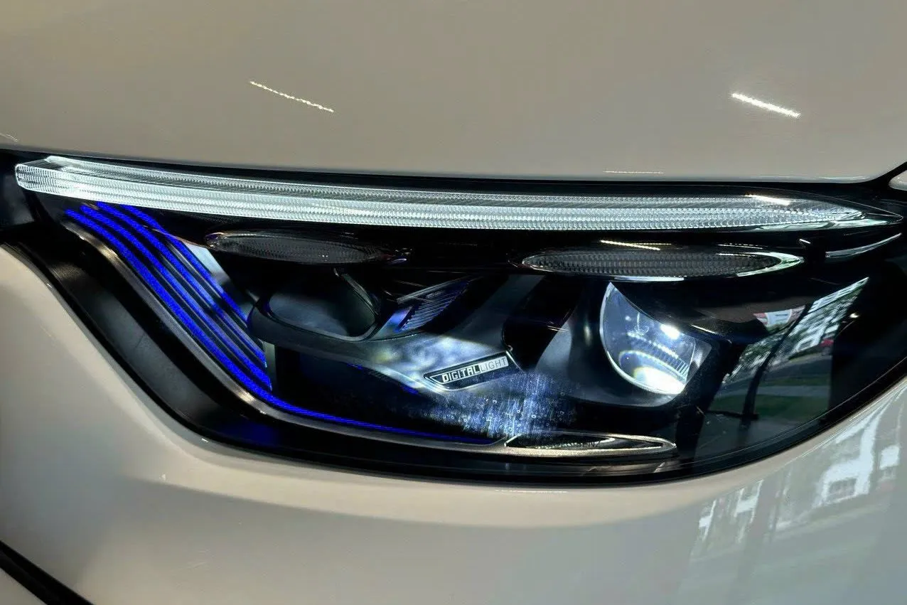 So sánh Volkswagen Touareg và Mercedes-Benz GLC 300