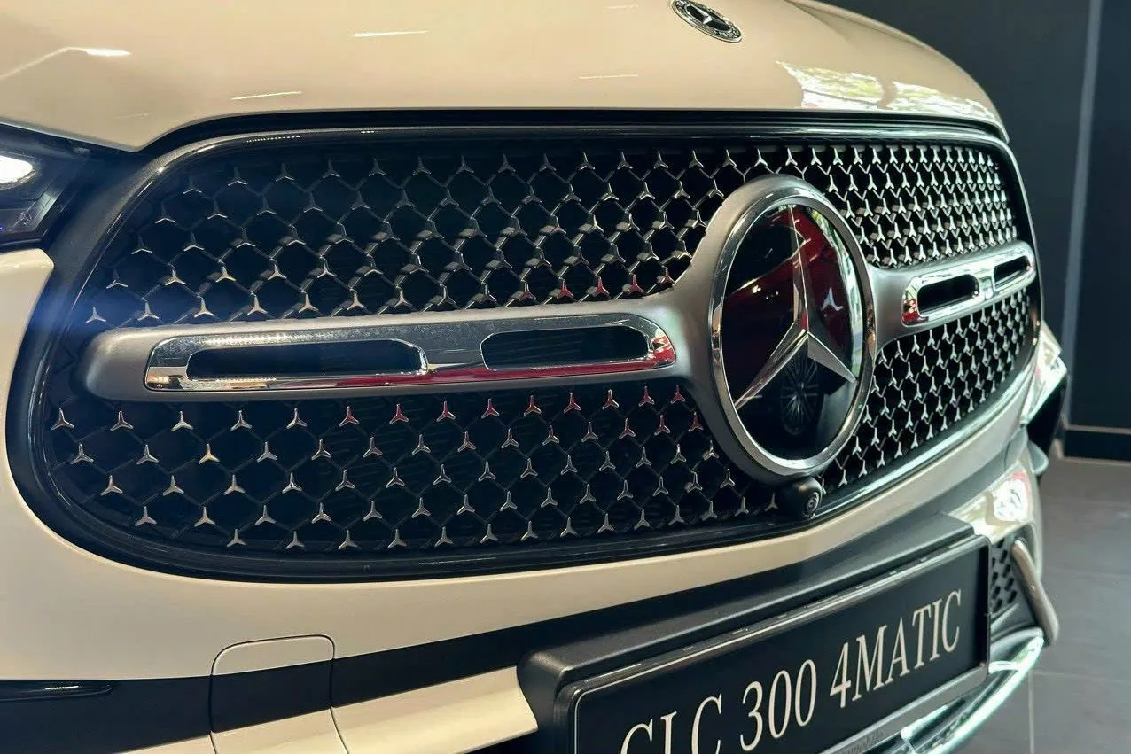 So sánh Volkswagen Touareg và Mercedes-Benz GLC 300