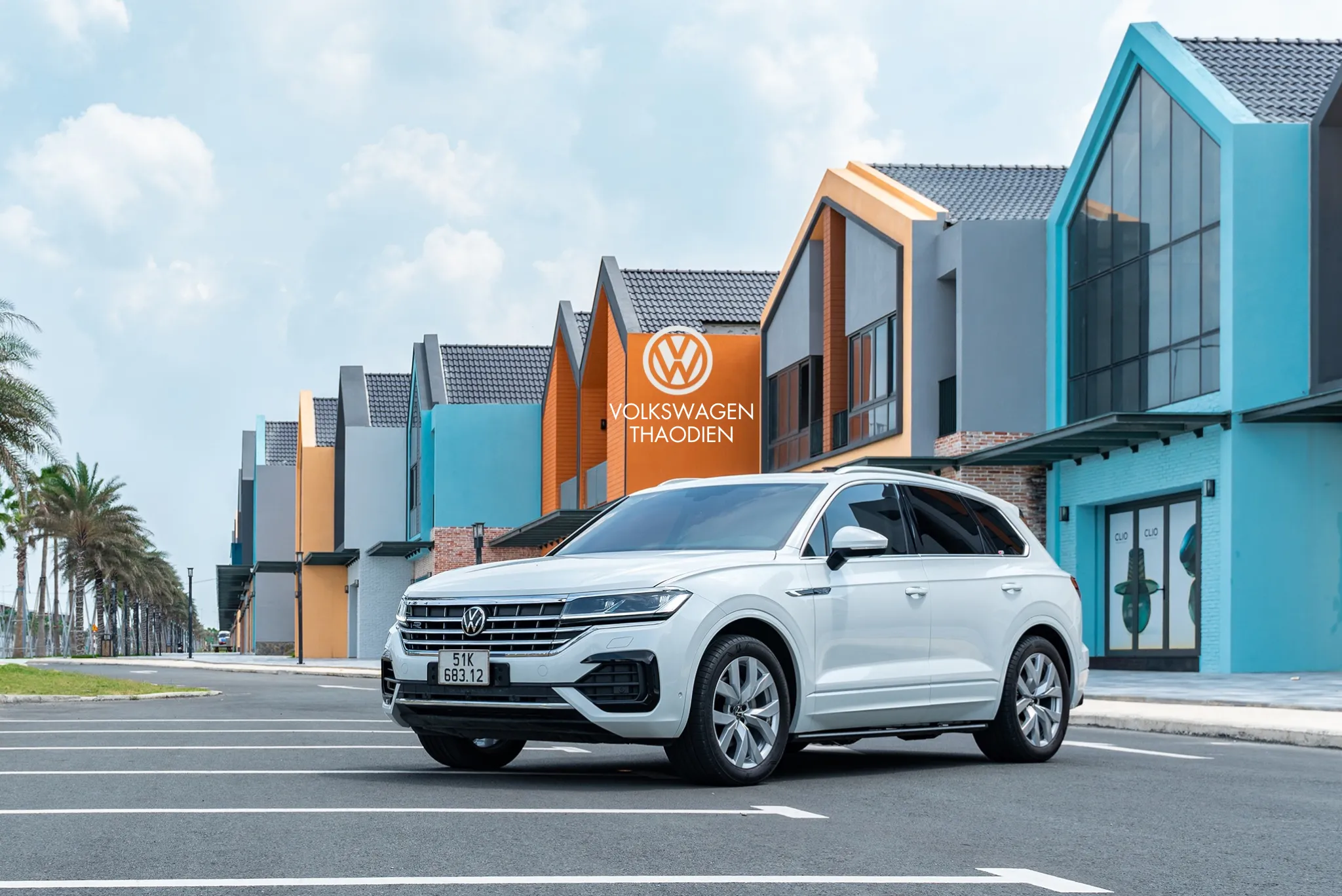 So sánh Volkswagen Touareg và Mercedes-Benz GLC 300