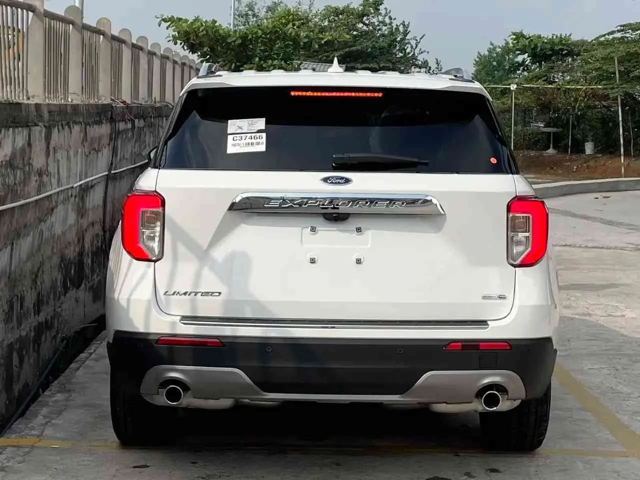 So sánh Ford Explorer và Volkswagen Teramont