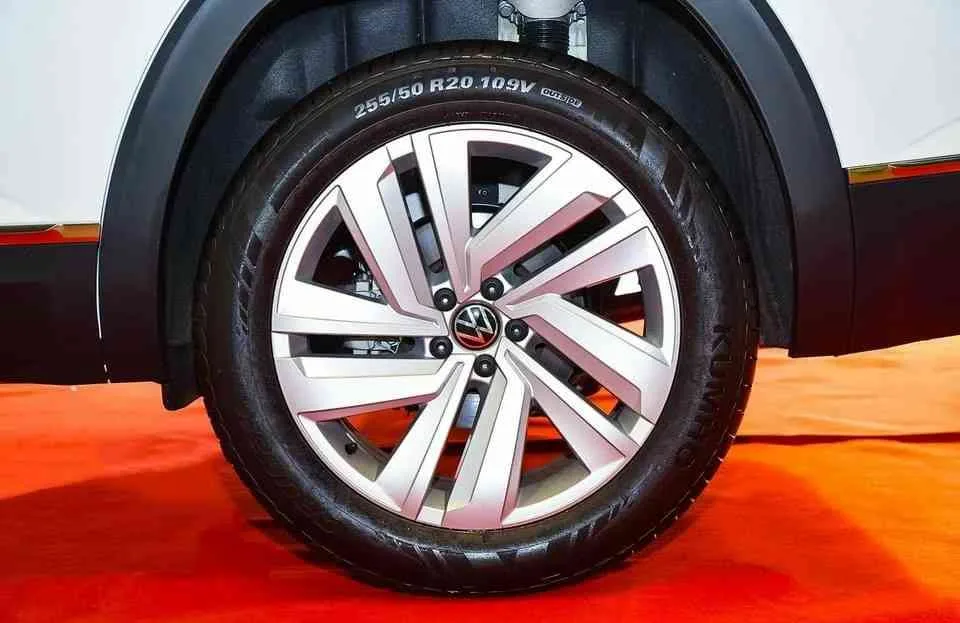 So sánh Ford Explorer và Volkswagen Teramont