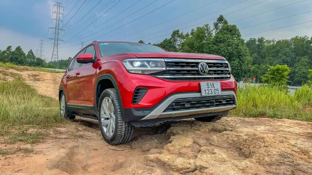 So sánh Ford Explorer và Volkswagen Teramont