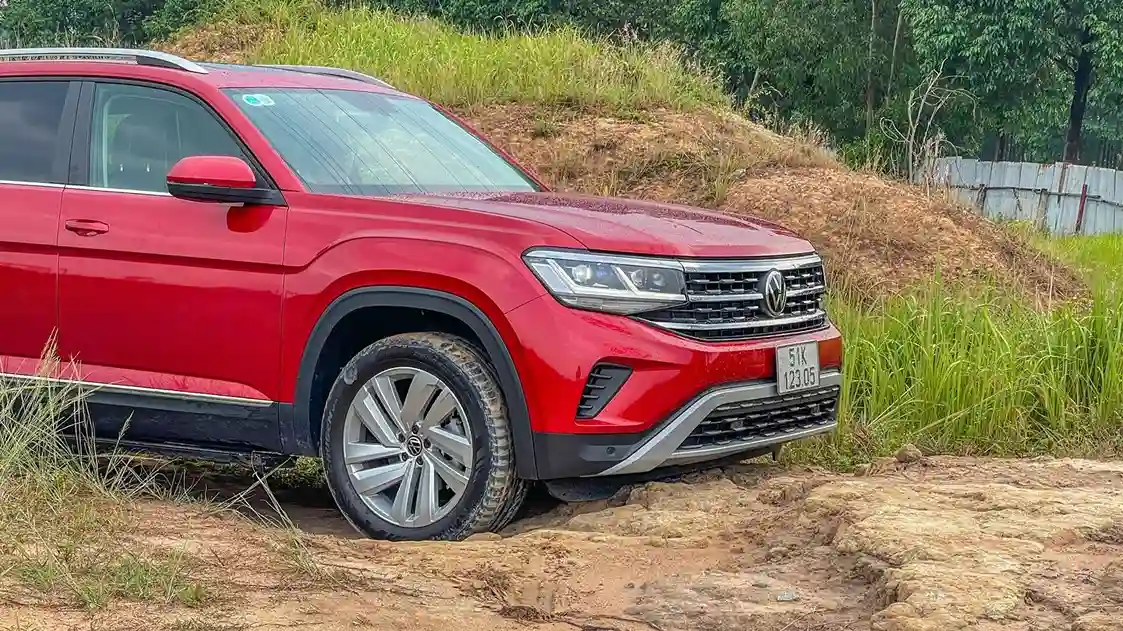 So sánh Ford Explorer và Volkswagen Teramont