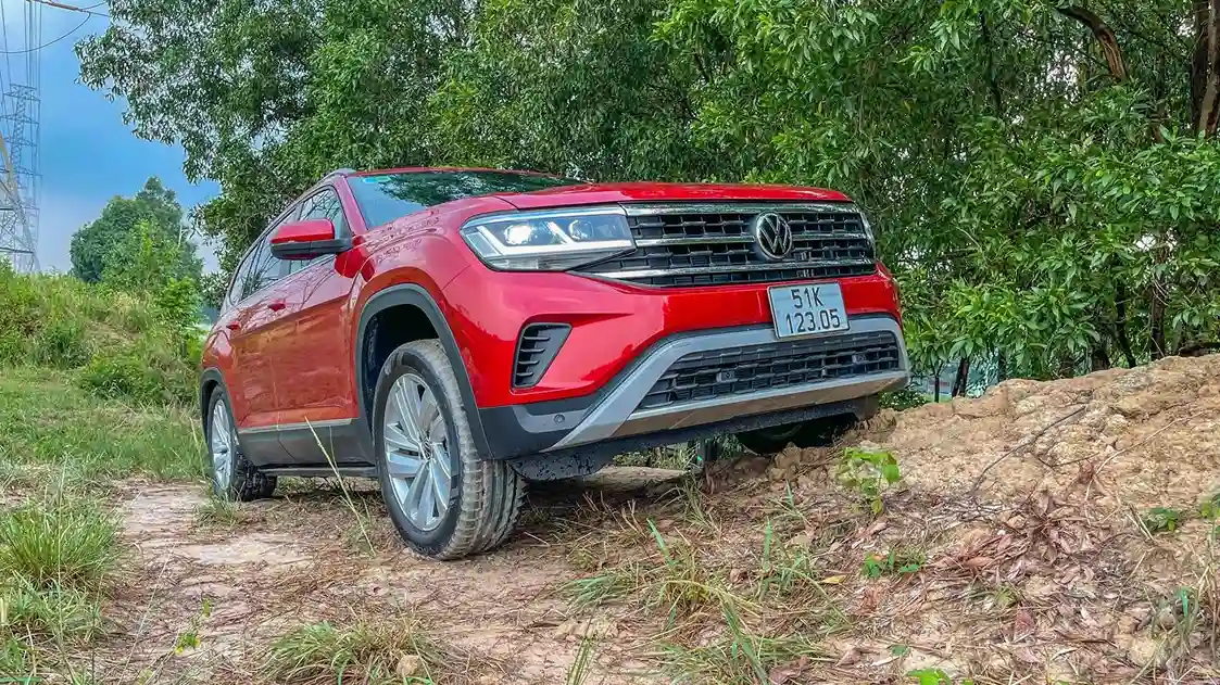 So sánh Ford Explorer và Volkswagen Teramont