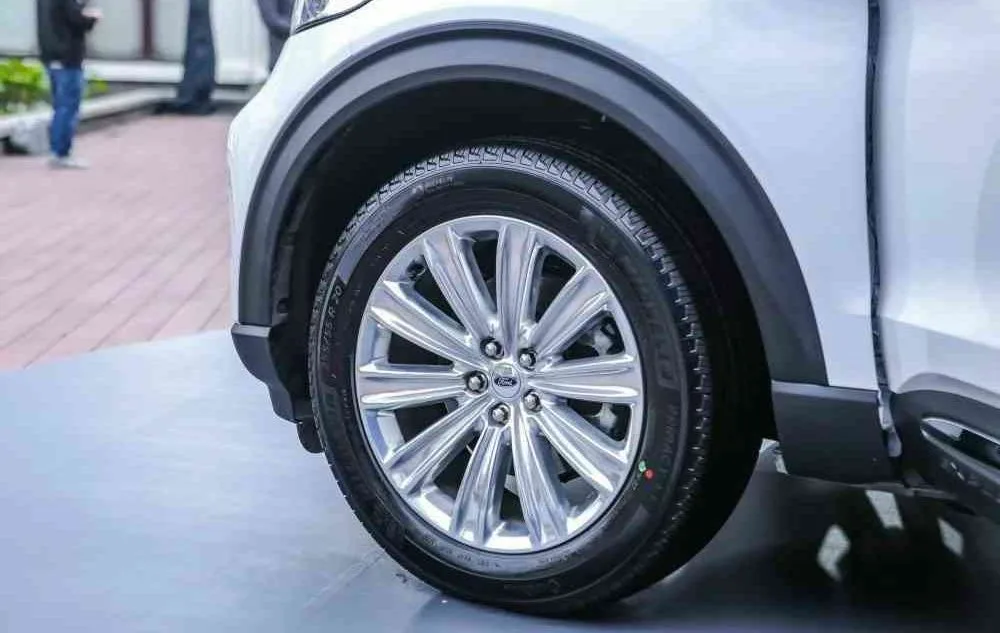 So sánh Ford Explorer và Volkswagen Teramont