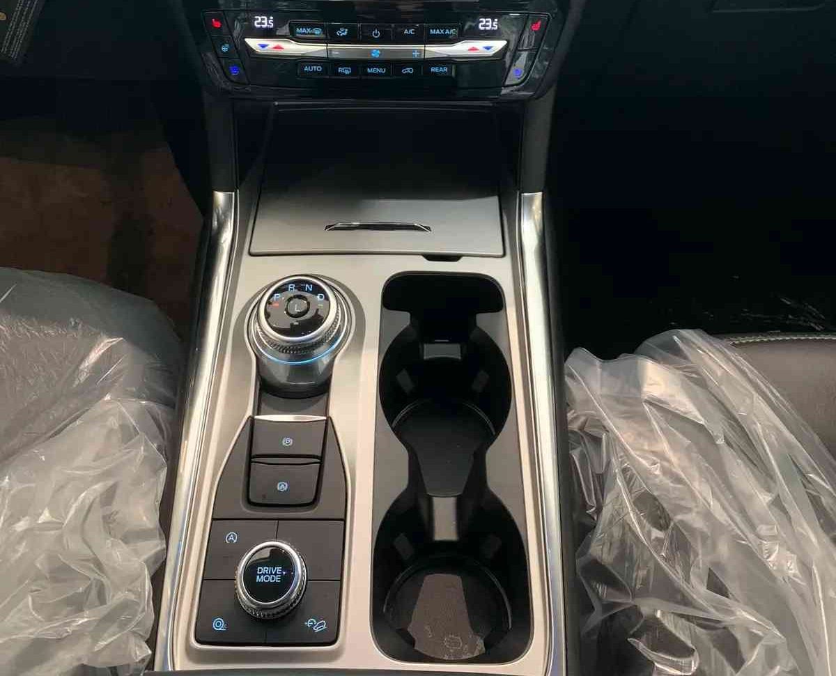 So sánh Ford Explorer và Volkswagen Teramont