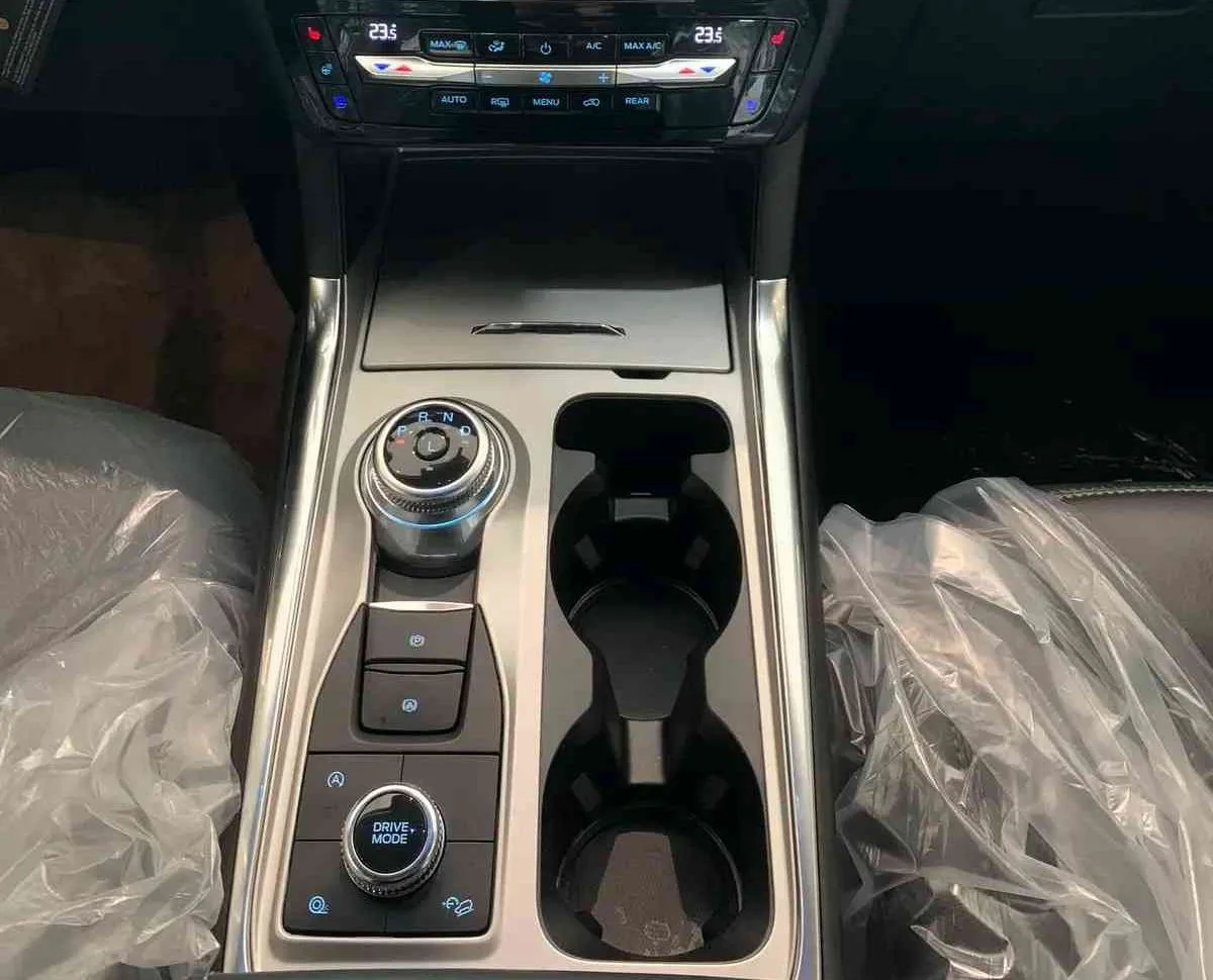 So sánh Ford Explorer và Volkswagen Teramont