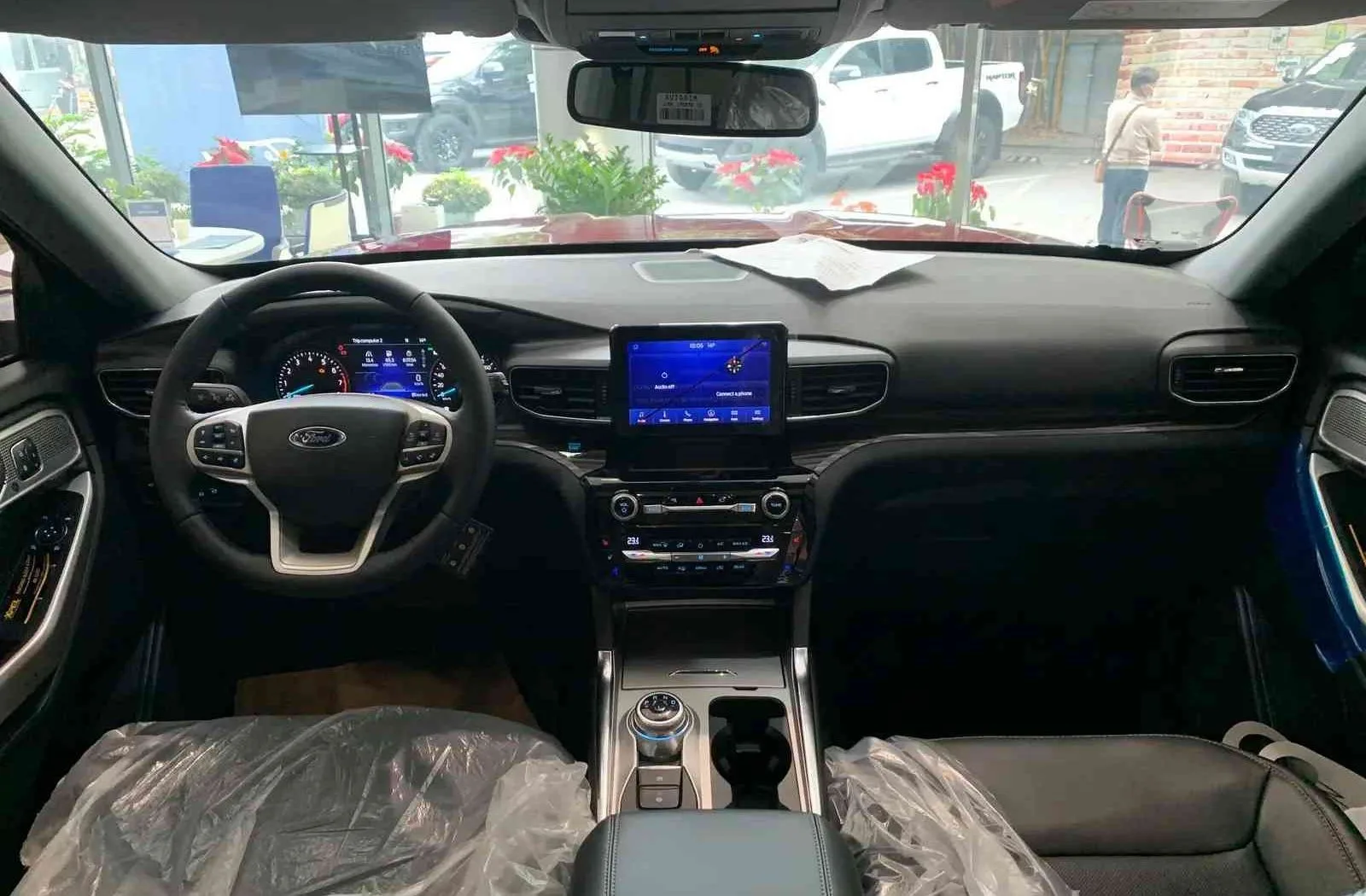 So sánh Ford Explorer và Volkswagen Teramont