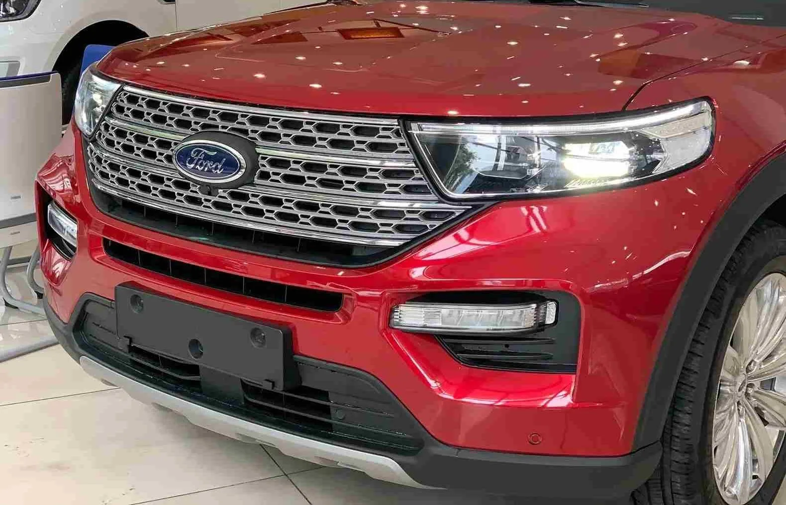 So sánh Ford Explorer và Volkswagen Teramont