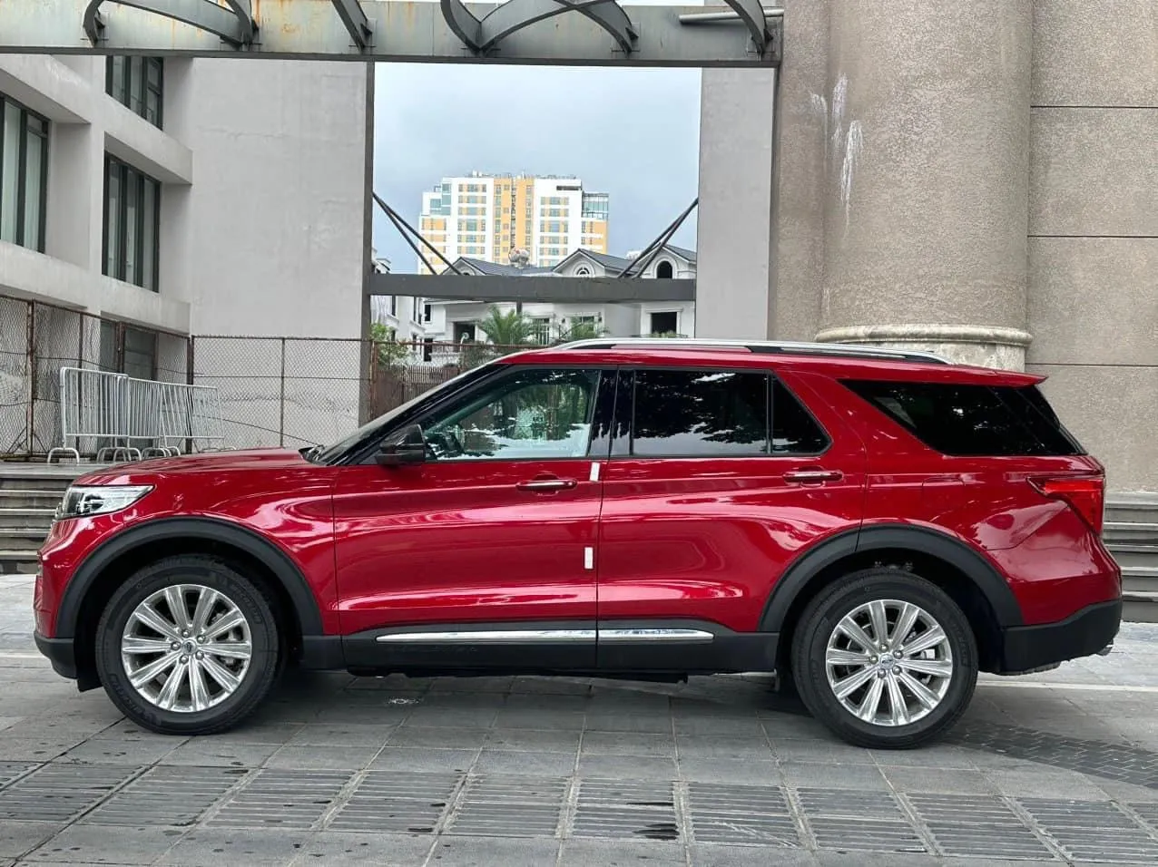 So sánh Ford Explorer và Volkswagen Teramont