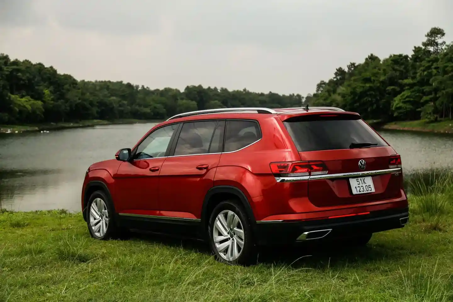 So sánh Ford Explorer và Volkswagen Teramont