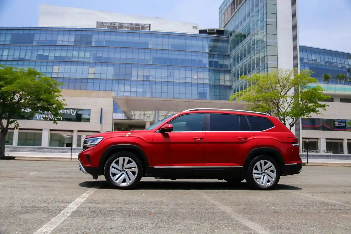 So sánh Ford Explorer và Volkswagen Teramont