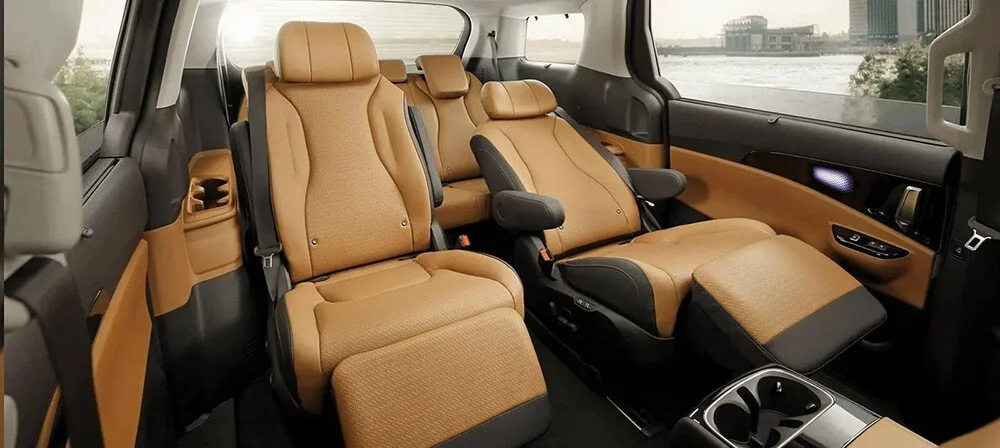So sánh Volkswagen Viloran và Kia Carnival