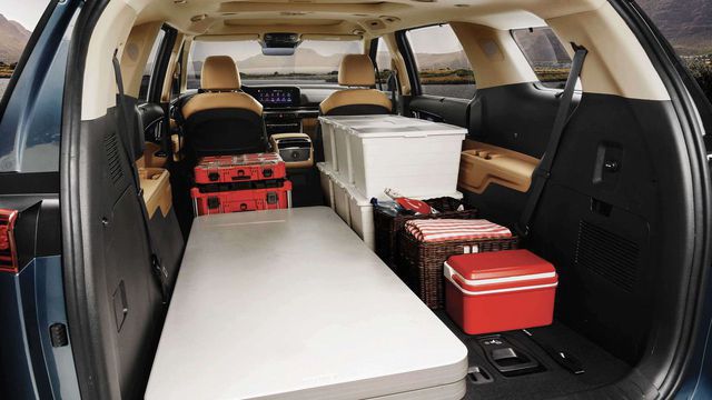 So sánh Volkswagen Viloran và Kia Carnival