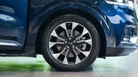 So sánh Volkswagen Viloran và Kia Carnival