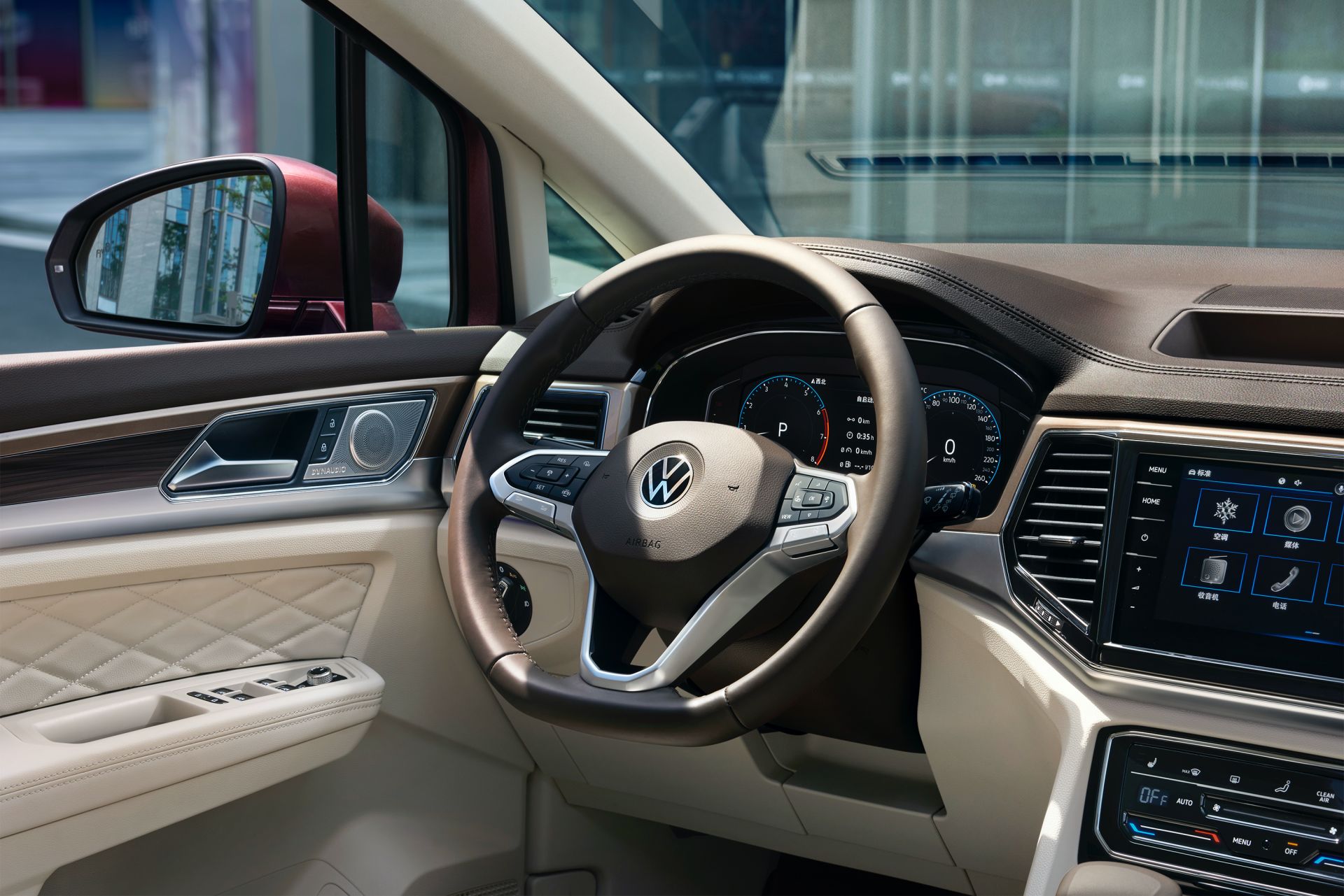 So sánh Volkswagen Viloran và Kia Carnival